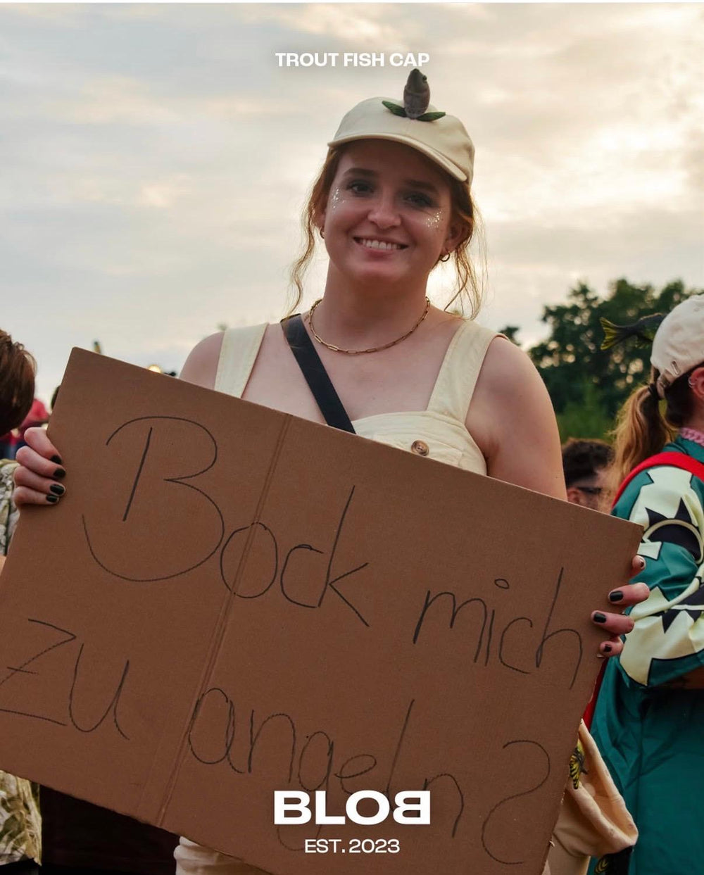 Fishhead mit Schnelle Forelle Fish-Cap auf dem Festival
